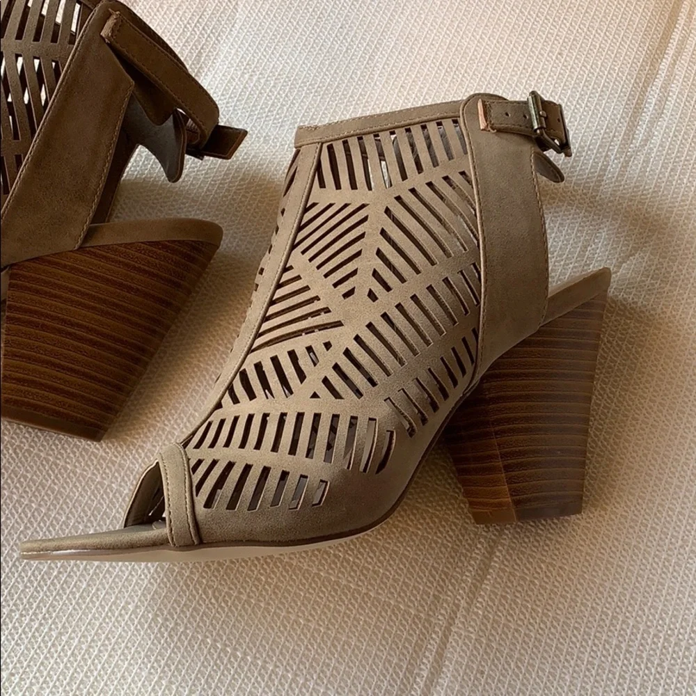 Justfab coral‎ dress heeled sandals taupe color 9.5